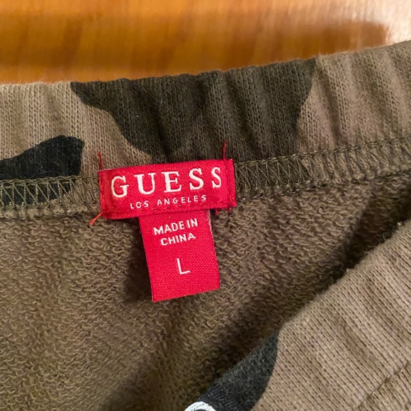 Camo Guess Jumpsuit Size Large - Picture 3 of 3